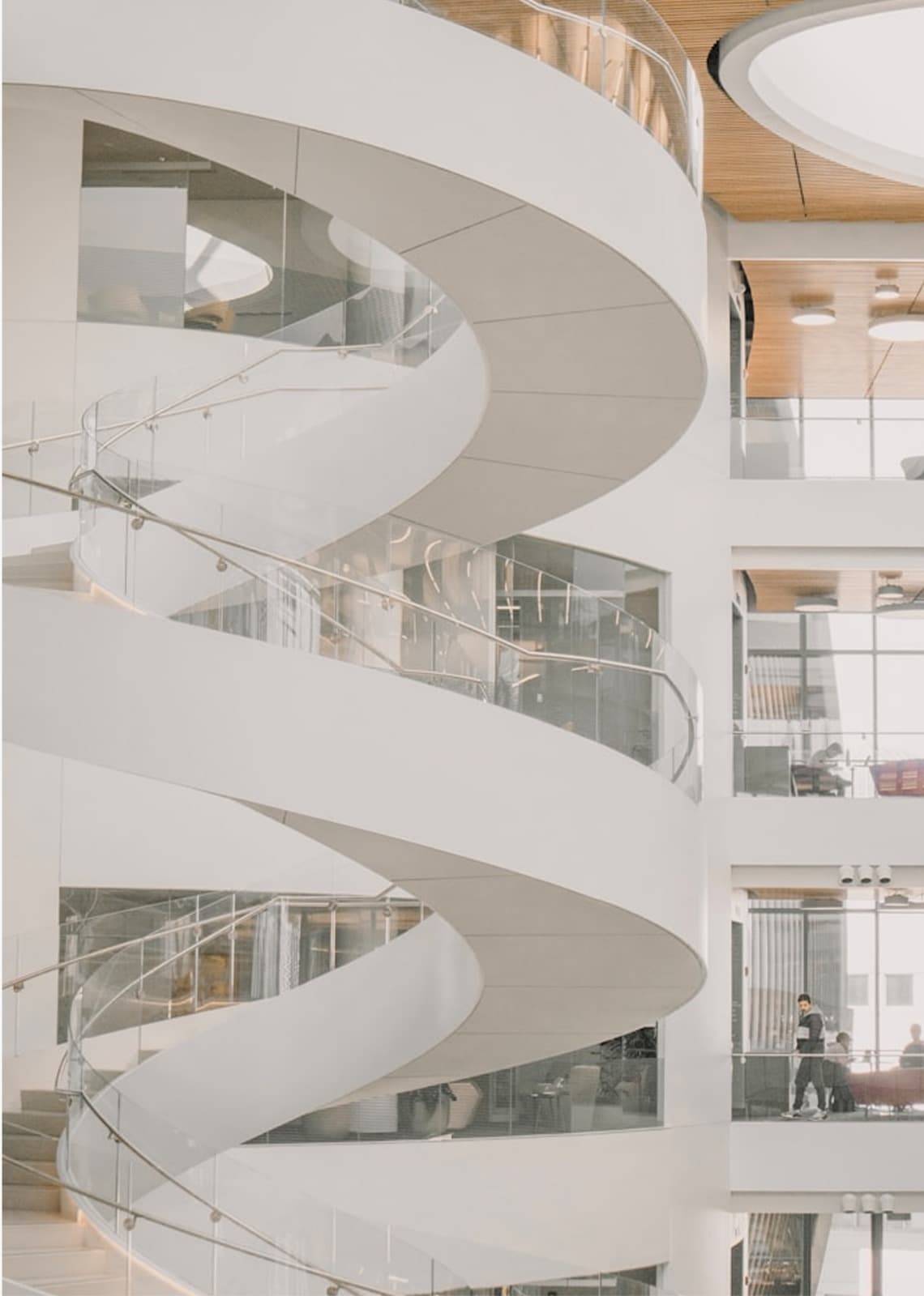 Shopping Malls, Auditoriums & Public Venues – High-Volume Waste Reduction